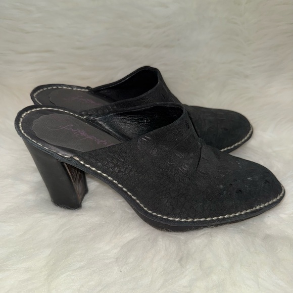 Donald J. Pliner Shoes - Donald J. Pliner Black Textured Heeled Mules